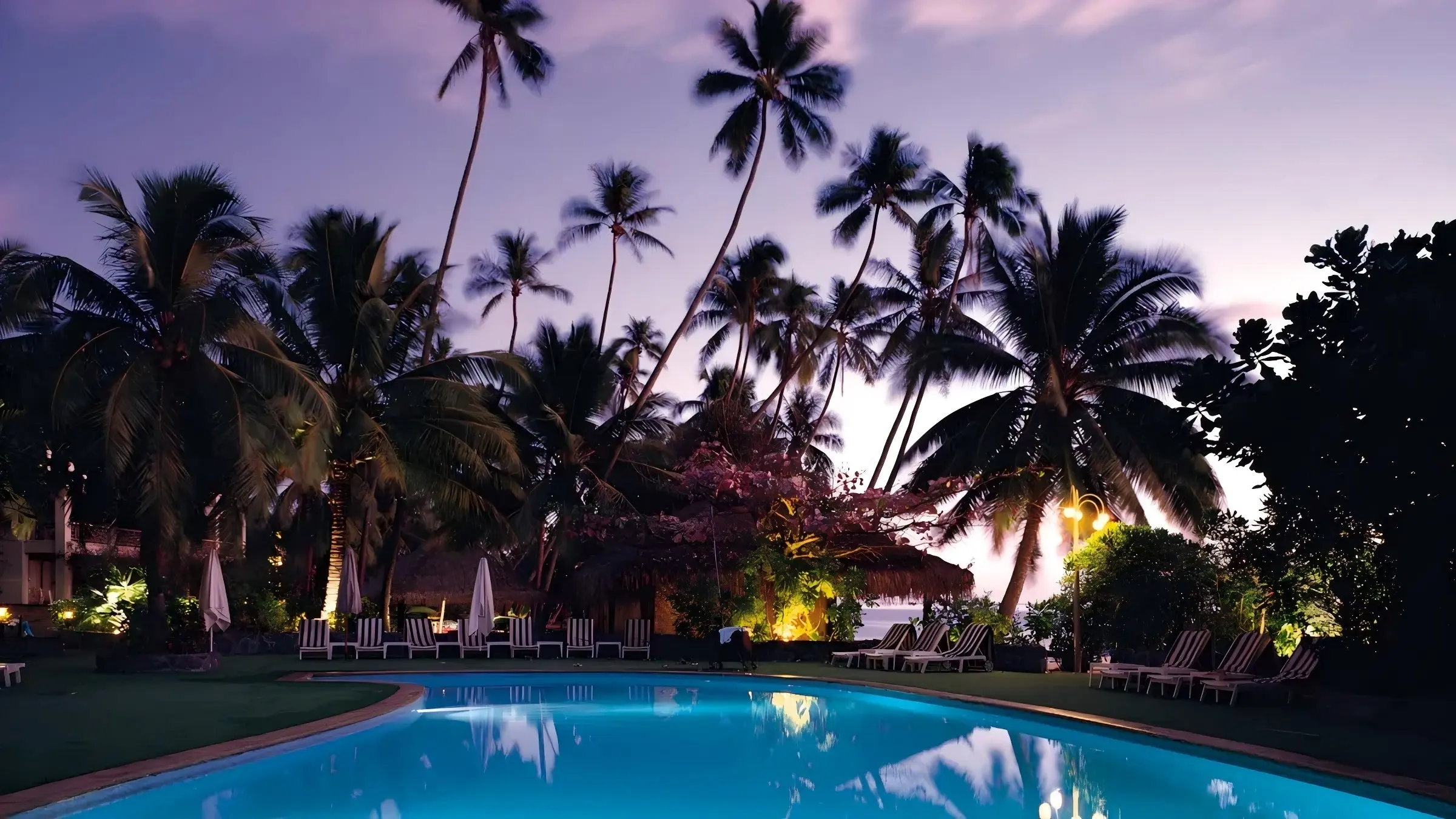 How Can Glow Balls Create a Beautiful Pool Atmosphere?