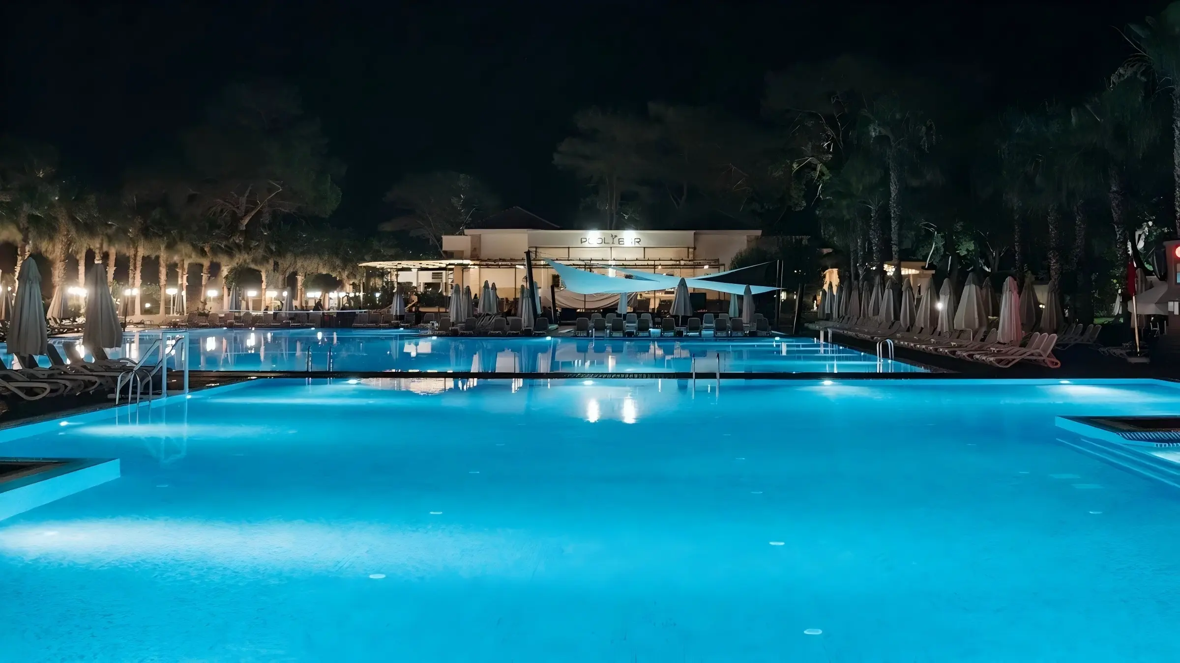 How Do You Choose the Best Energy-efficient Waterproof LED Lighting for Pool Areas?
