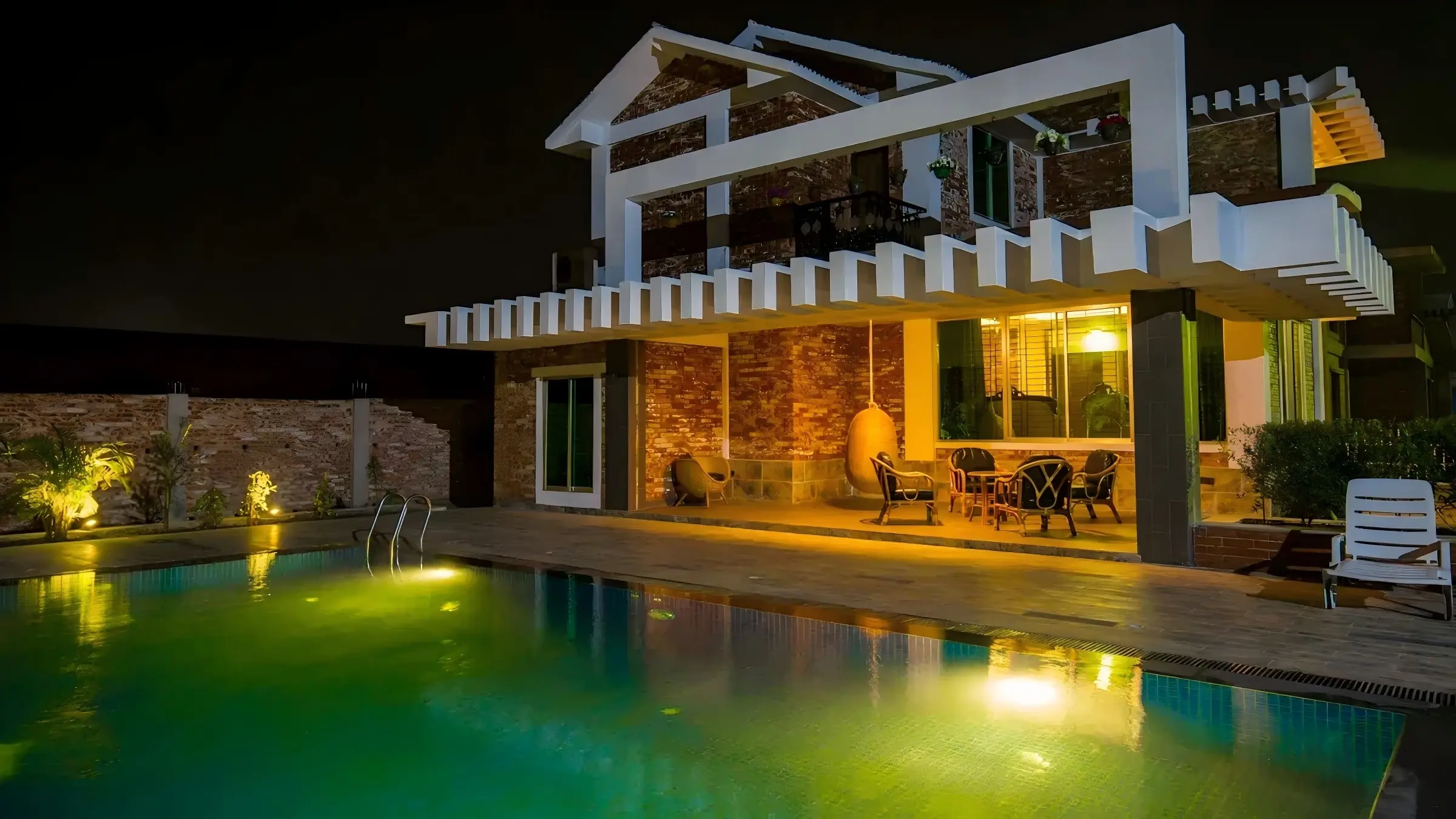 What are the best ways to use LED lighting for pool ambiance in 2025?