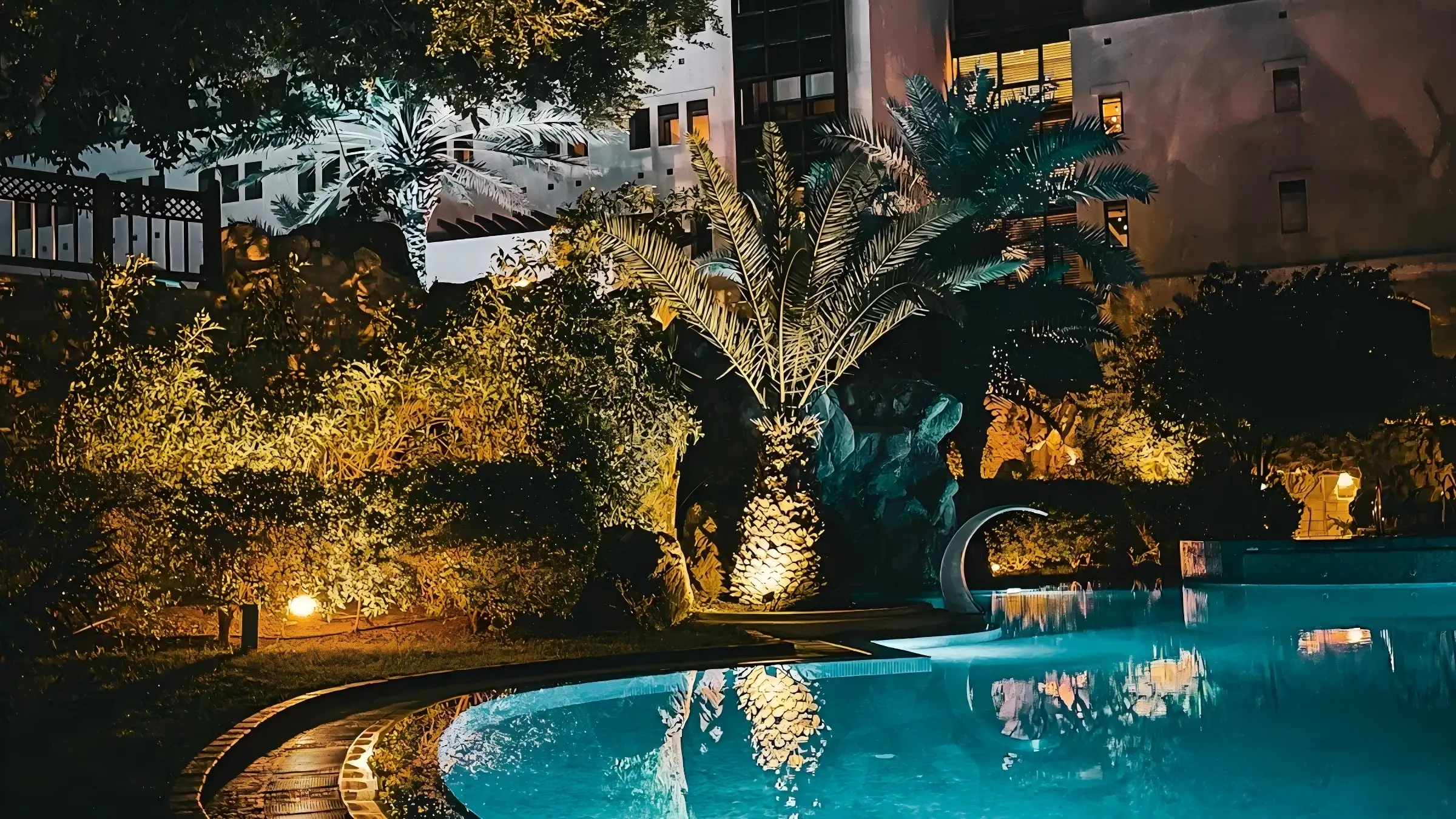 How Can Solar Pool Lights Always Brighten Your Evenings?