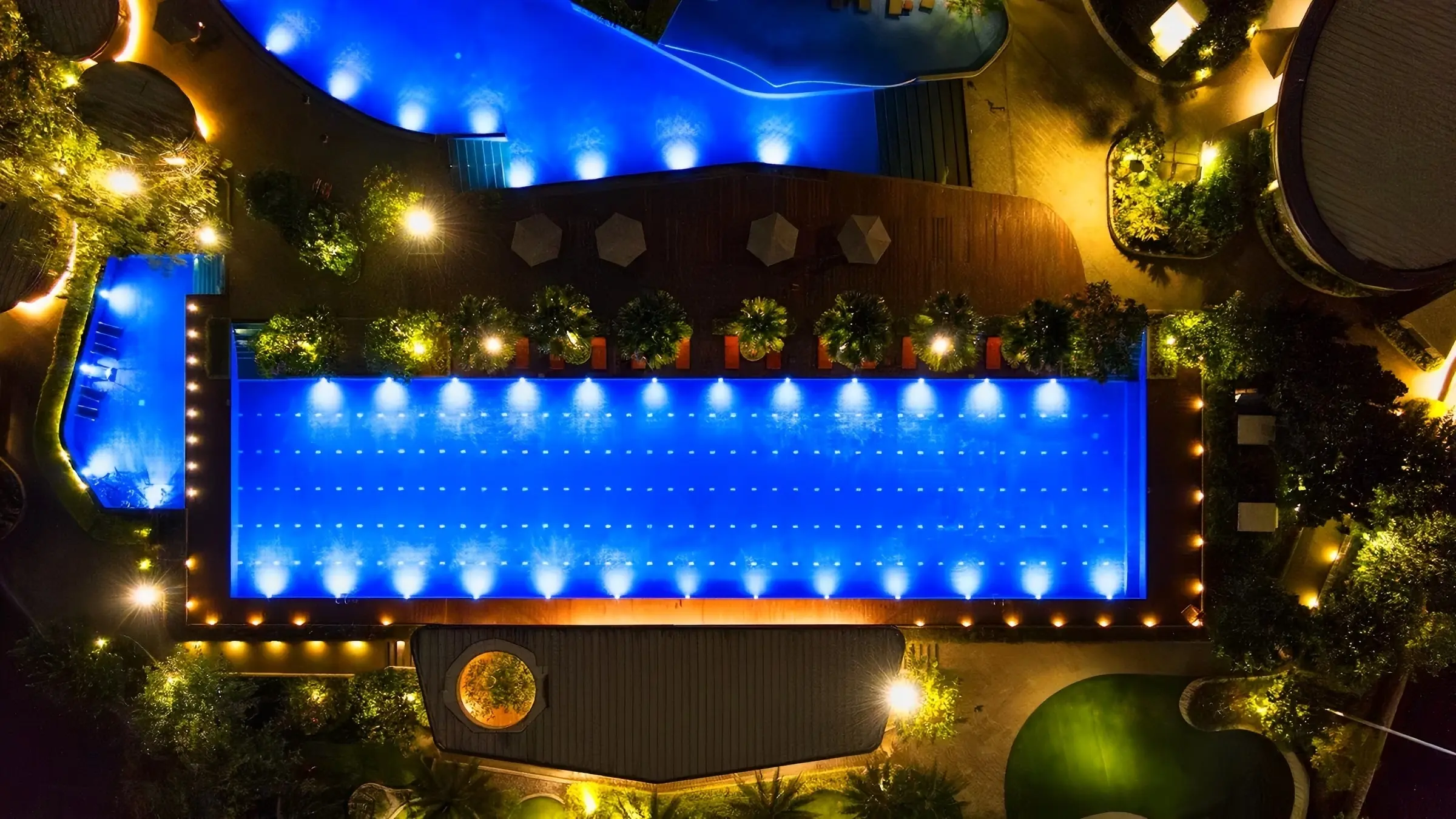 Eco-Friendly Solar Lighting Ideas for a Magical Poolside